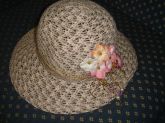 Chapeu Bege com flores